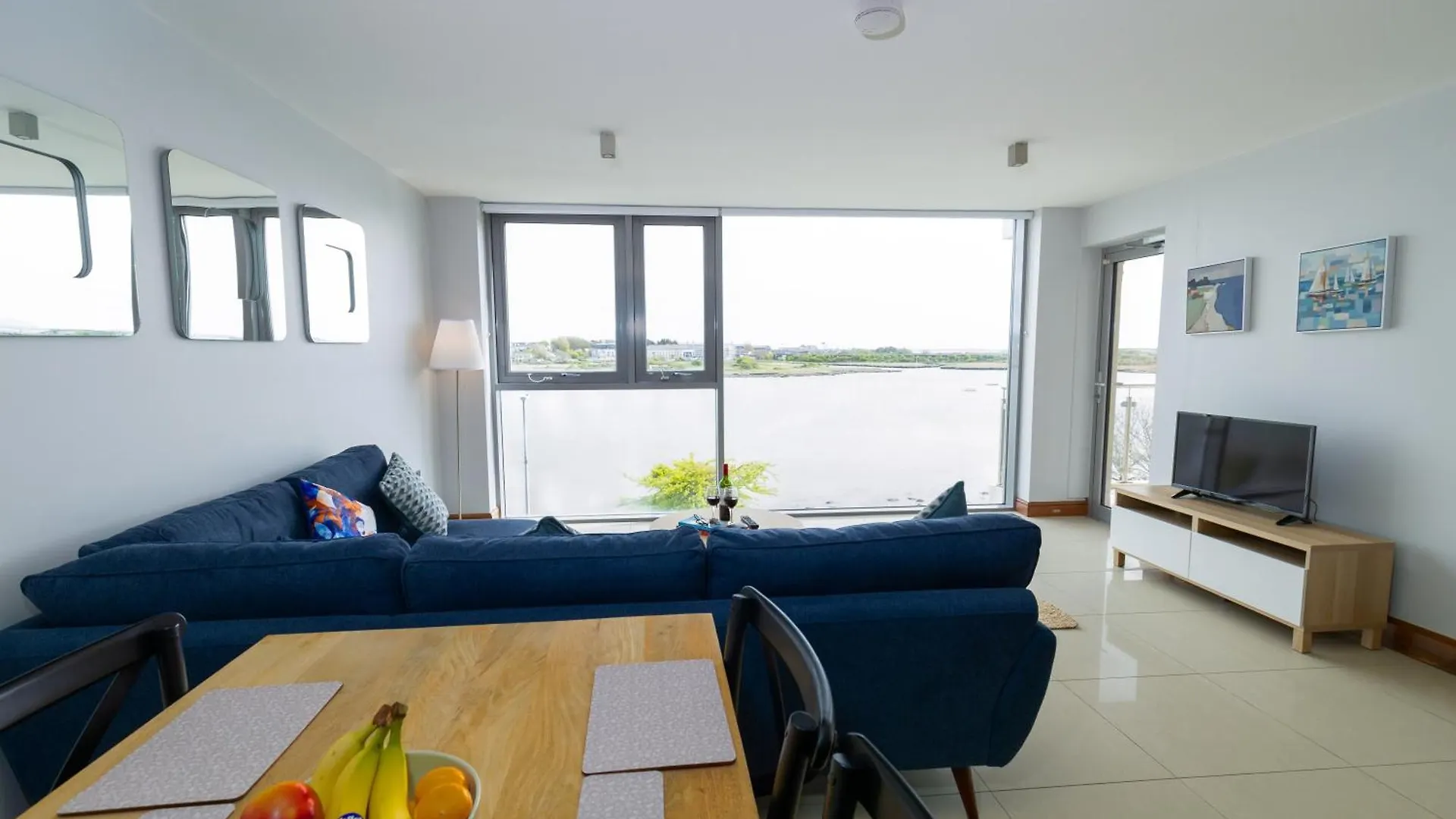 Tur An Tsaile - Galway Lakeside Apartments 0*,  Ireland