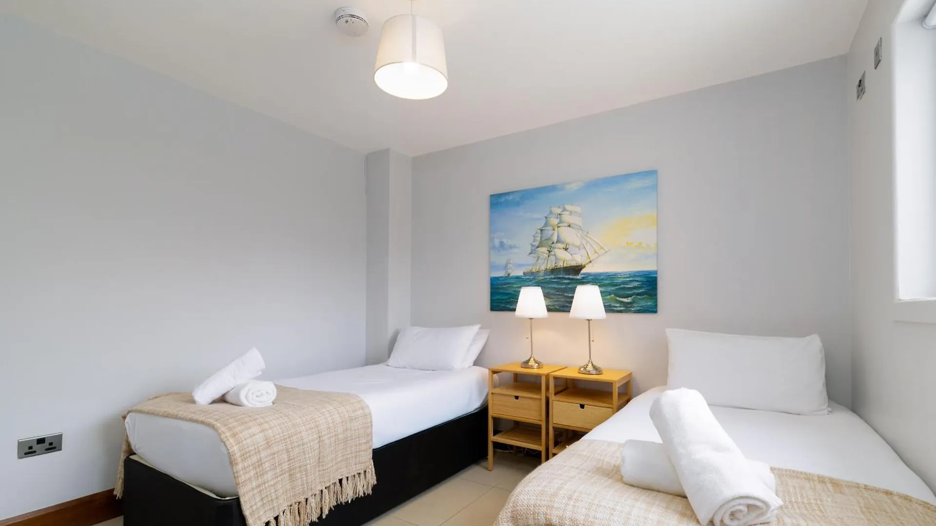 Tur An Tsaile - Galway Lakeside Apartments 0*,  Ireland