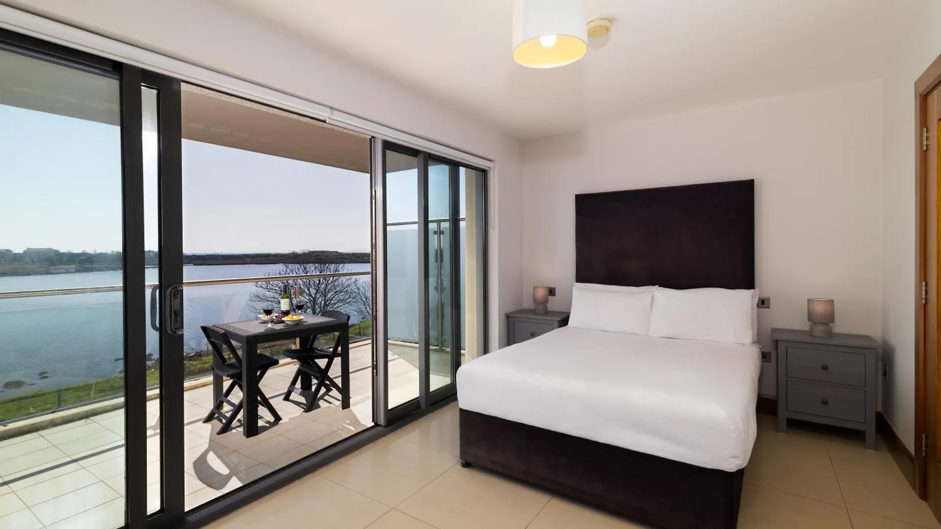 Tur An Tsaile - Galway Lakeside Apartments