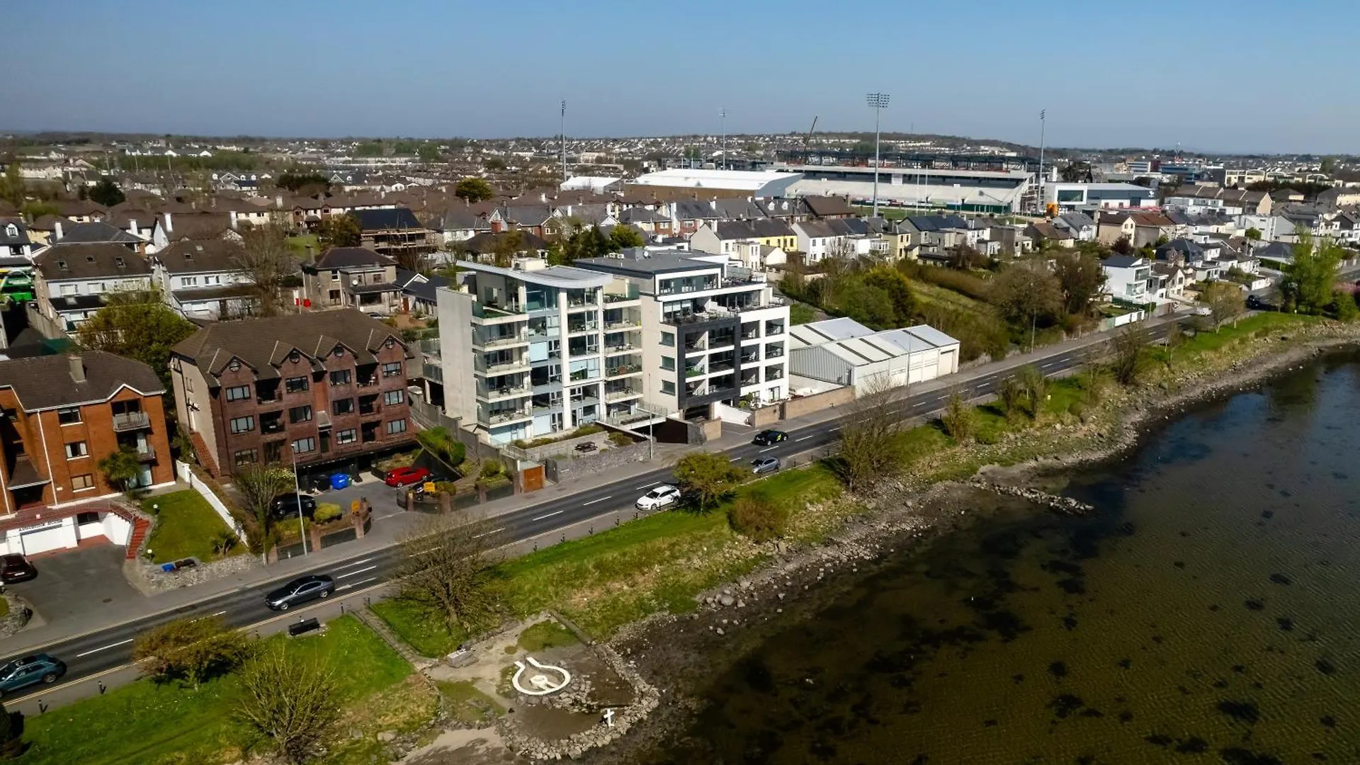 Tur An Tsaile - Galway Lakeside Apartments